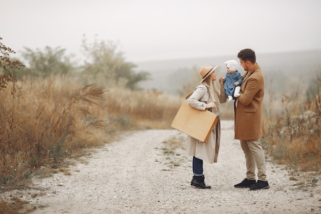 Free photo stylish family walking on a autumn field