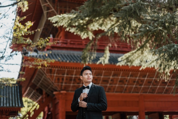 Free photo stylish groom posing outdoors