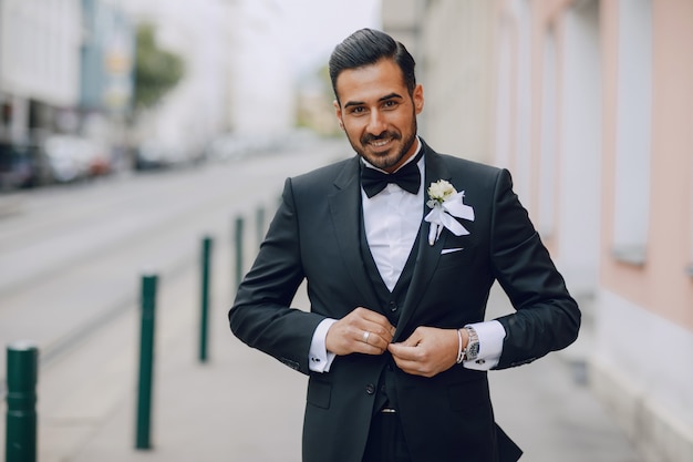 Free photo stylish groom