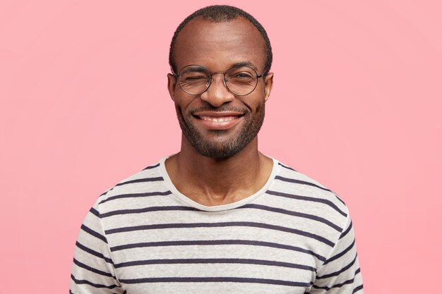 Stylish guy wearing round glasses