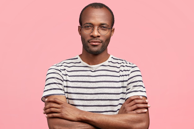 Stylish guy wearing round glasses