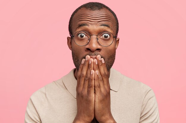 Stylish guy wearing round glasses