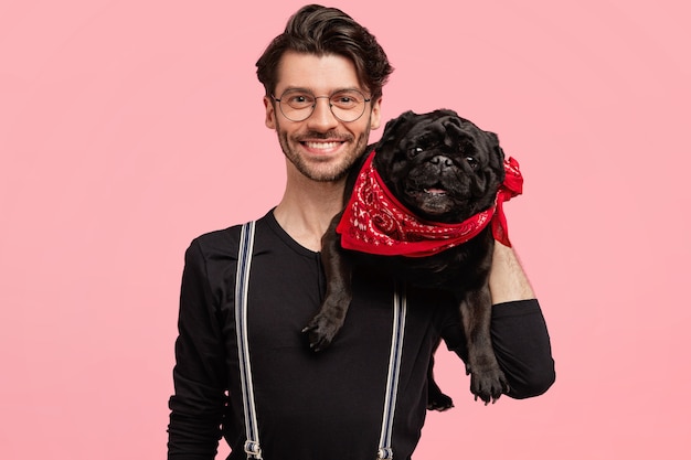 Free photo stylish young man and his cute dog