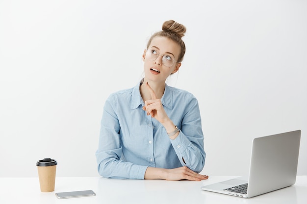 Free photo successful female entrepreneur in blue collar shirt