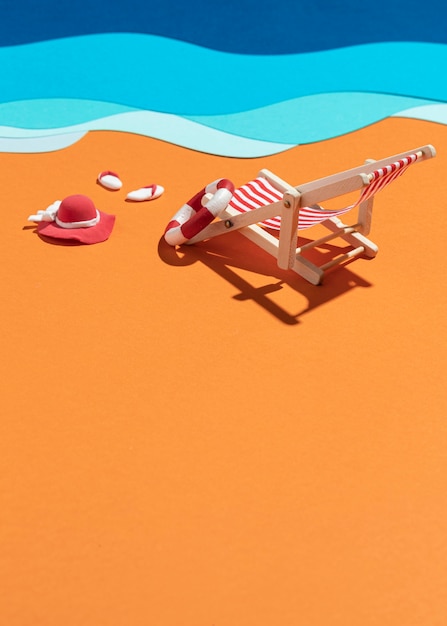 Летняя пляжная композиция из разных материалов