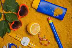 Free photo summer concept with lemon, snorkel and suncream