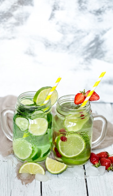 Free photo summer drink with cucumber and lime