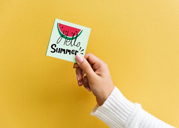 Summer themed note with a yellow wall