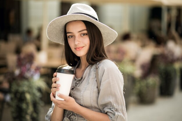 夏の週末サングラスガールズパーク帽子