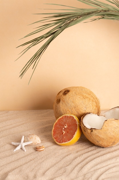 Free photo summertime vibes with coconut and grapefruit