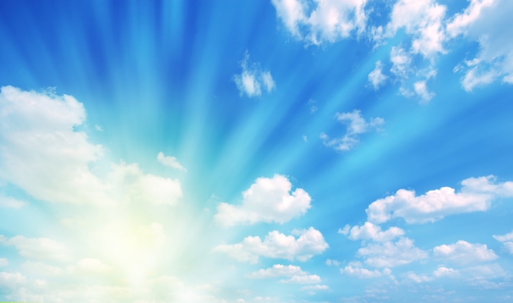 Free Photo sun between clouds
