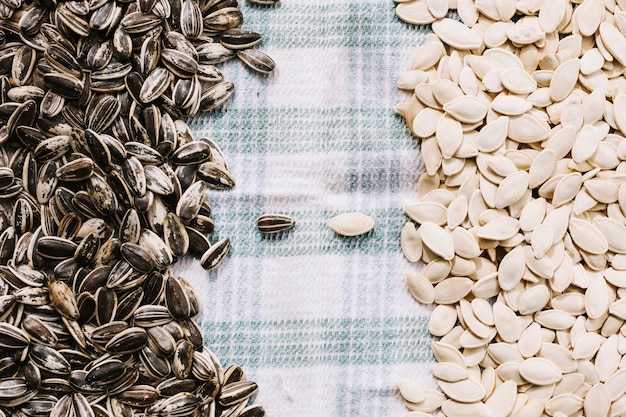 Free photo sunflower and pumpkin seeds