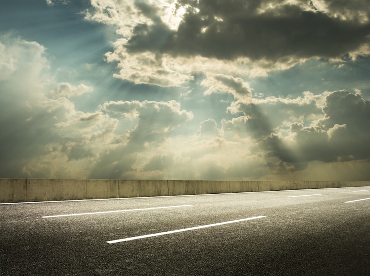 Free Photo sunlight through the clouds