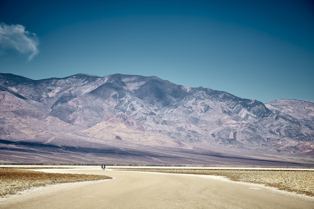 Free photo sunny scenery of the badwater basin in death valley national park, california - usa