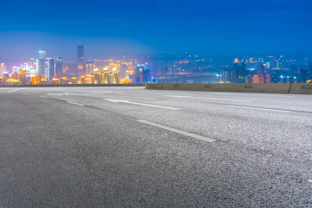 日当たりの良い交通道路のルート日光の道