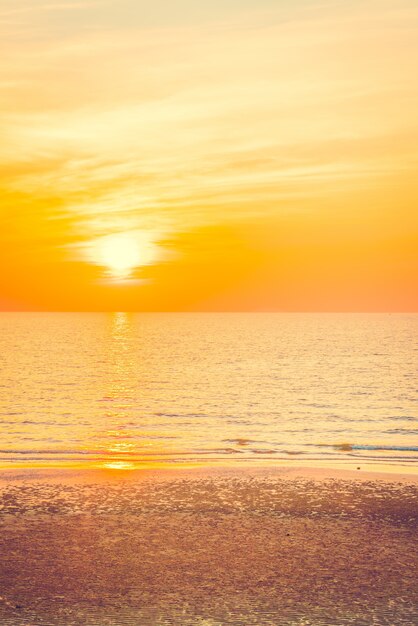 Foto gratuita cielo colore del sole all'alba paesaggio