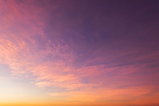 夕暮れ 夕暮れの空に夕焼け空の雲 プレミアム写真 夕暮れ 夕暮れの空に夕焼け空の雲 プレミアム写真