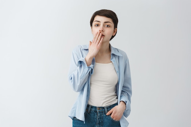 Free photo surprised girl gasping and cover mouth amazed