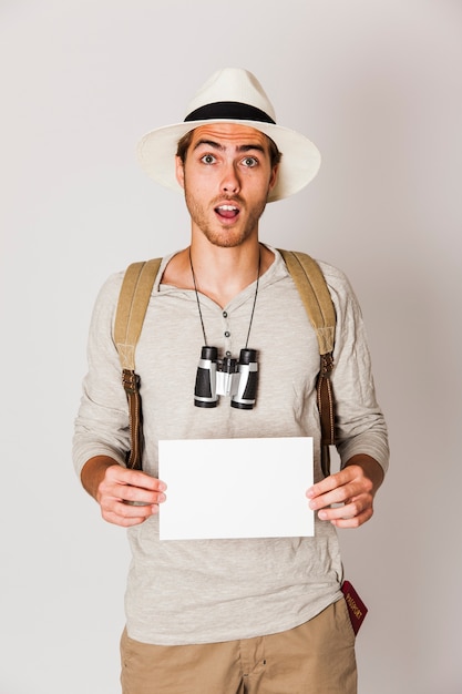 Free photo surprised hipster man holding paper