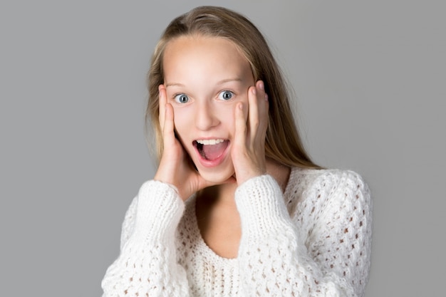 Free photo surprised teen with open mouth