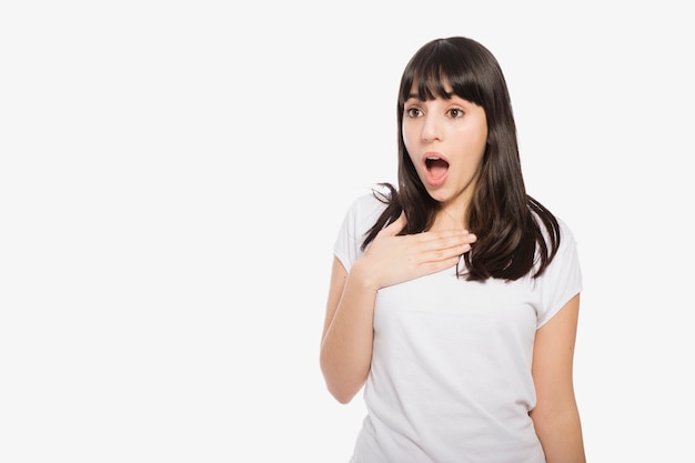 Free photo surprised woman keeping hand on chest