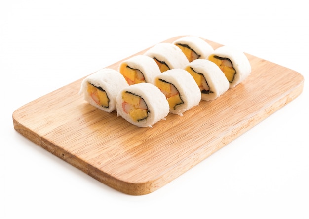 Foto gratuita rotolo di sandwich di sushi