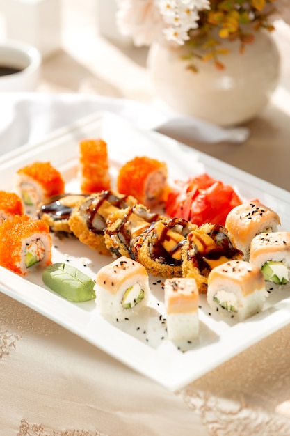 Free photo sushi with salmon and red caviar and horseradish