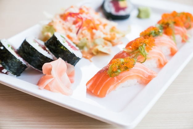 Foto gratuita sushi