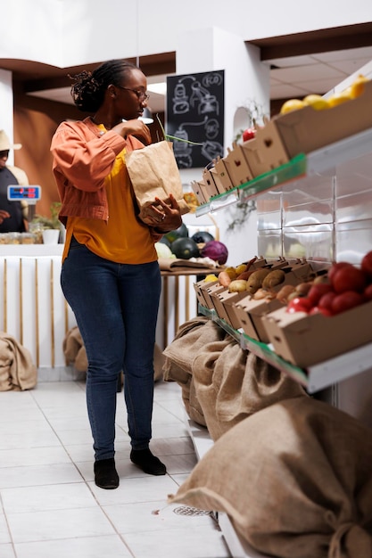 Sustainable local grocery for customers