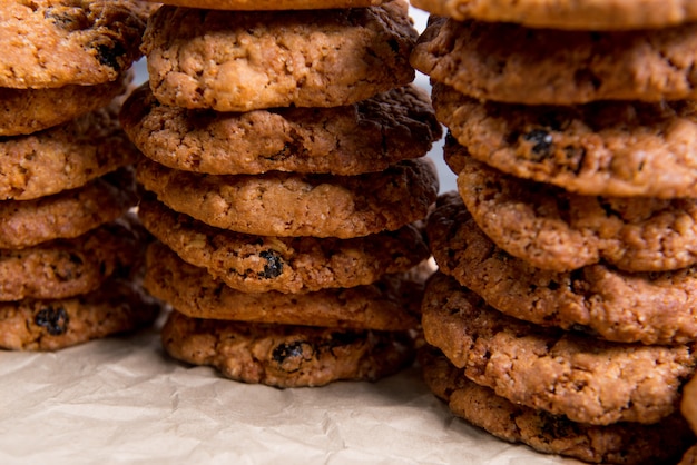 Biscotti dolci sulla tavola di legno