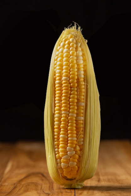 Free photo sweet corn placed on a wooden floor.