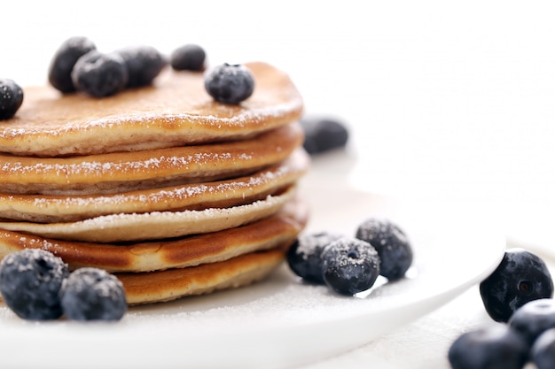 Free photo sweet pancakes with berries