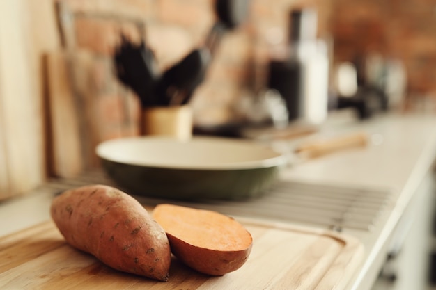 Free photo sweet potato in the kitchen