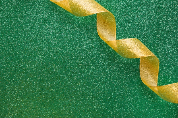 Free photo swirling ribbon on green background