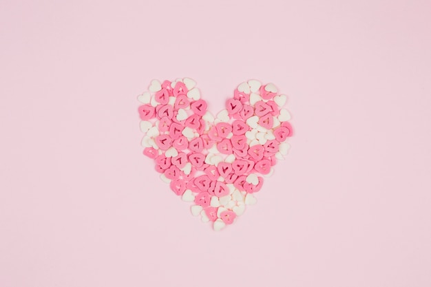 Символ сердца бумажного конфетти