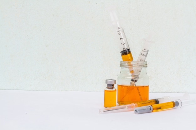 Free photo syringe and drug