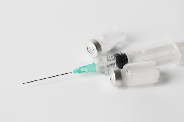 Syringe and vaccine arrangement