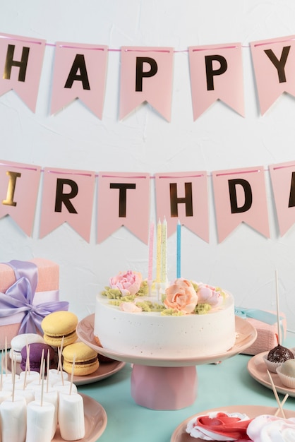 Free photo table arrangement for birthday event with cake and sweets