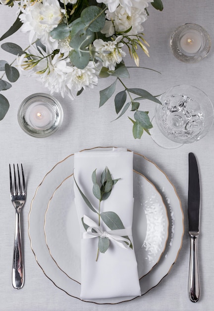 Table arrangement with flowers top view