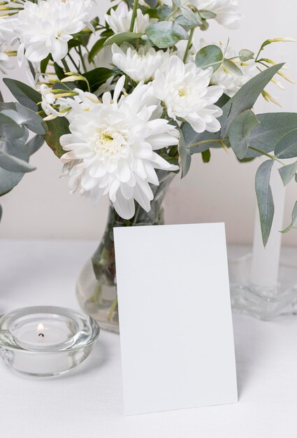 Table arrangement with flowers