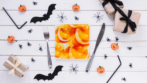 Free photo table decorated for halloween