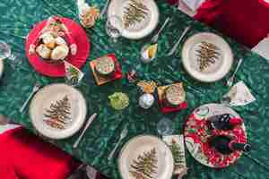 Free photo table set for christmas dinner