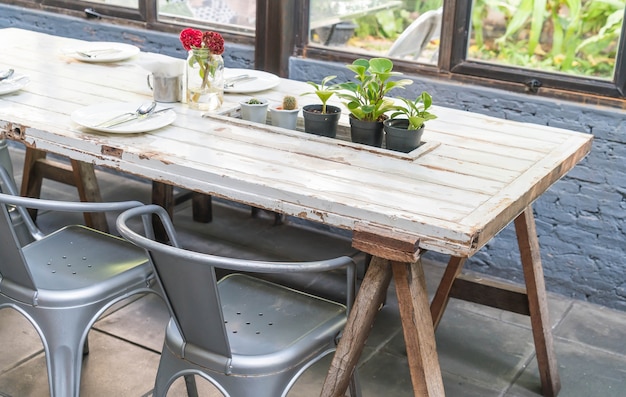 table set on dinning table