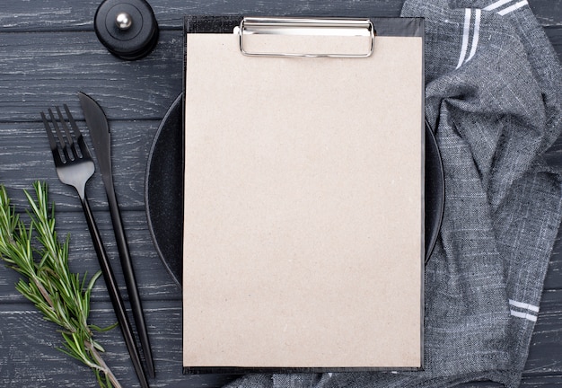 Table setting with clipboard