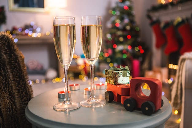 Table with two glasses of champagne