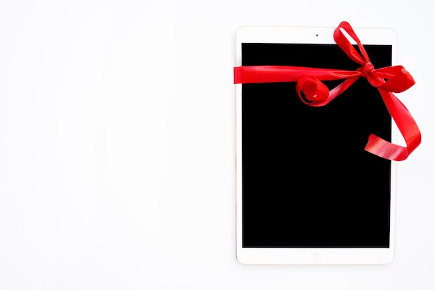 Free photo tablet with red bow