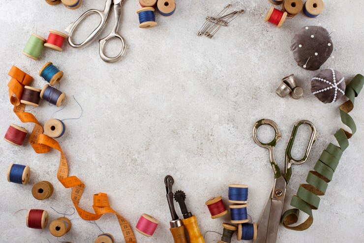 Free Photo tailoring items arrangement still life