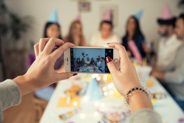 Prendere foto della festa di compleanno