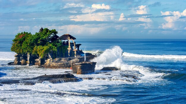 Free photo tanah lot temple in bali island indonesia
