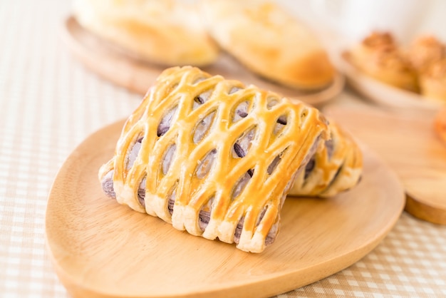 Free photo taro pies on table